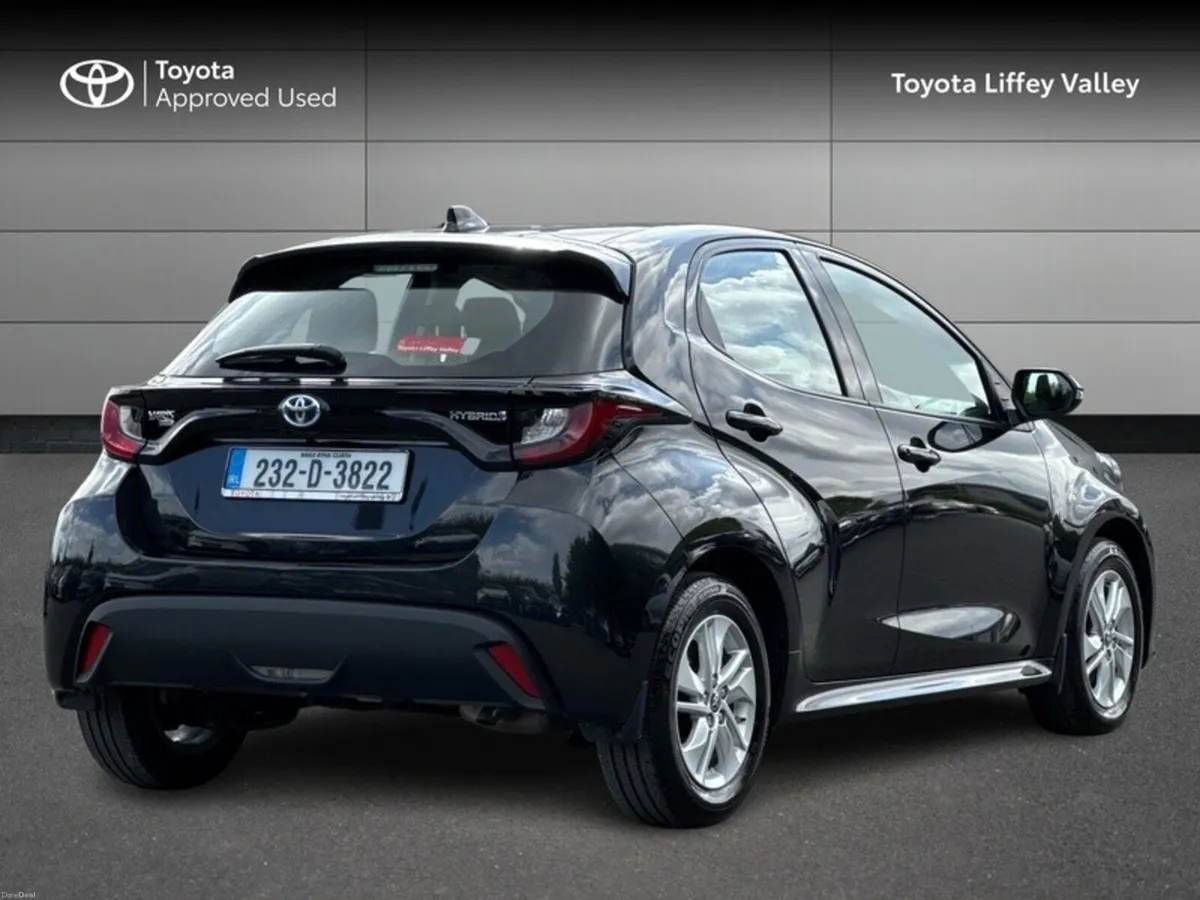 Toyota Yaris YARIS HYBRID LUNA - Image 2