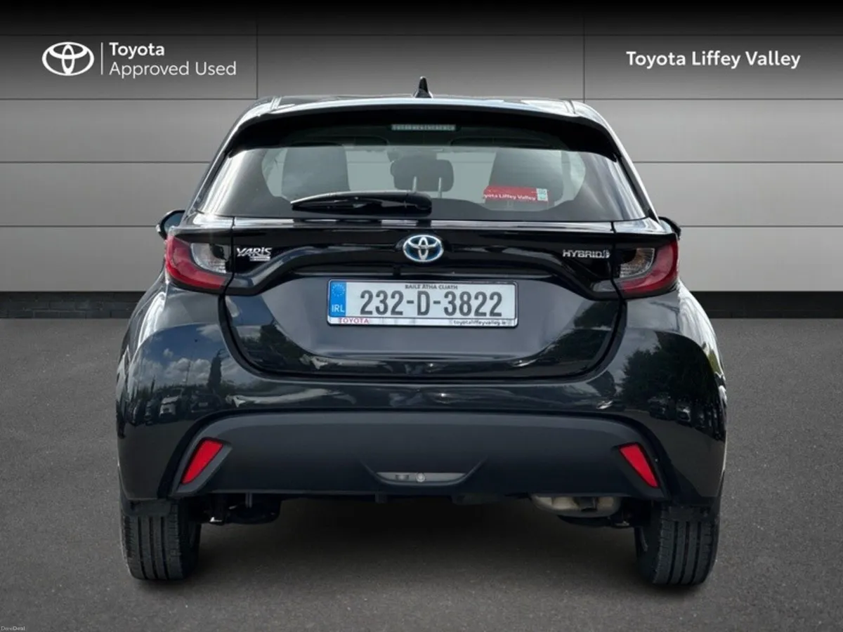 Toyota Yaris YARIS HYBRID LUNA - Image 4