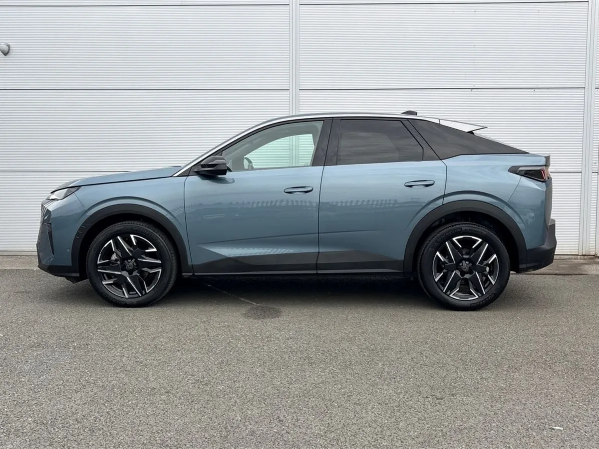 Peugeot 3008 1.2 MHEV PureTech 136bhp eDCS6 Allure - Image 5