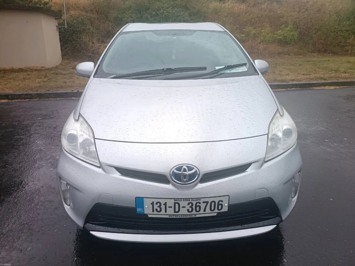 Toyota prius Auto priced To sell - Image 5