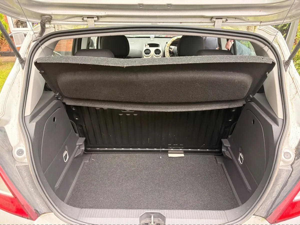 Vauxhall Corsa 2010 - Image 4