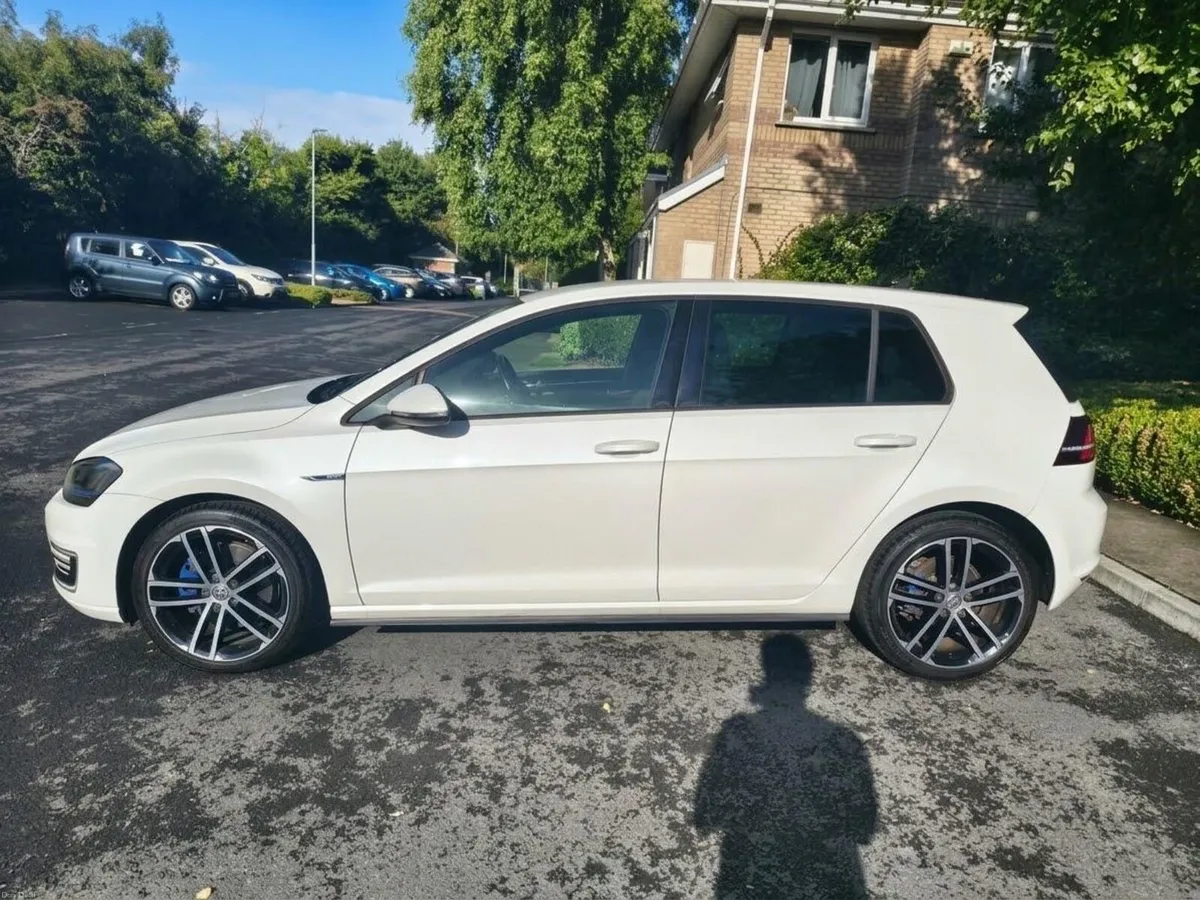 2015 (152) Volkswagen Golf GTE - Image 2