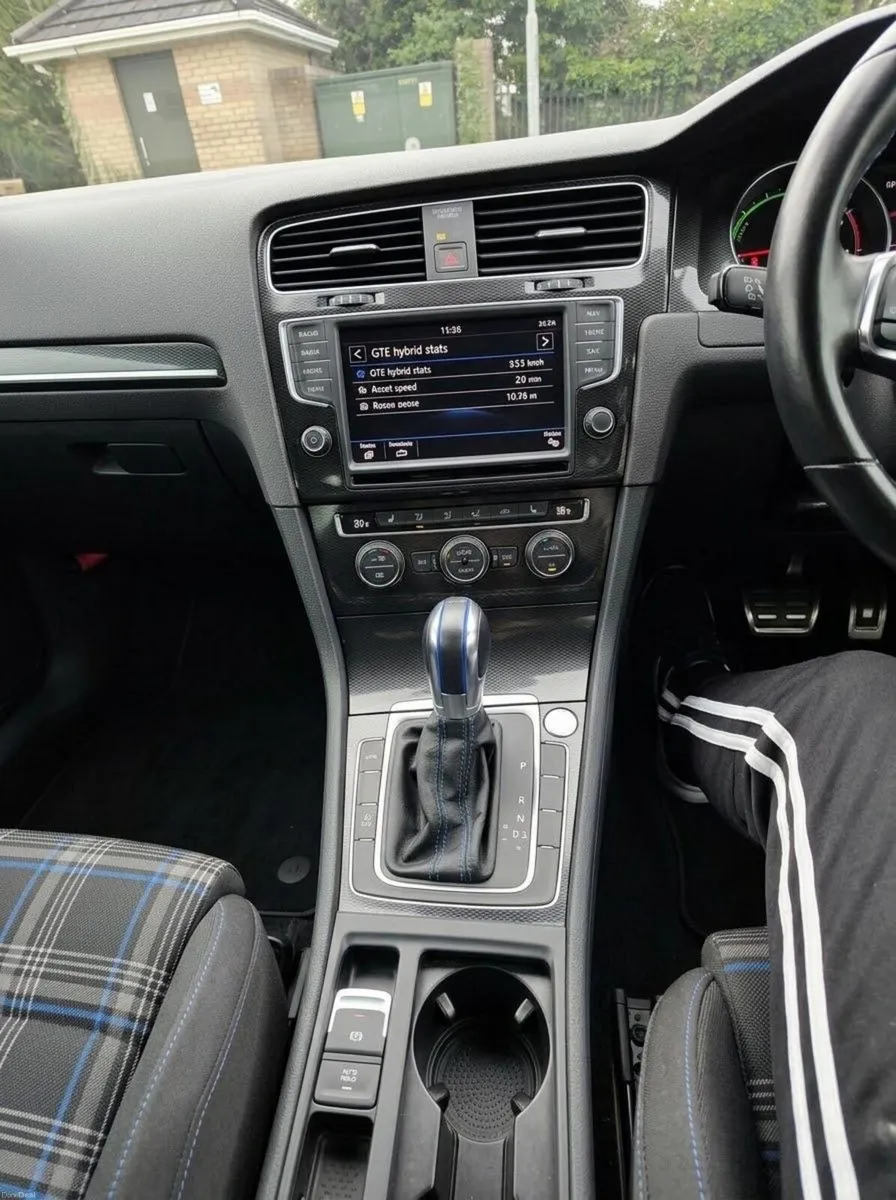 2015 (152) Volkswagen Golf GTE - Image 6