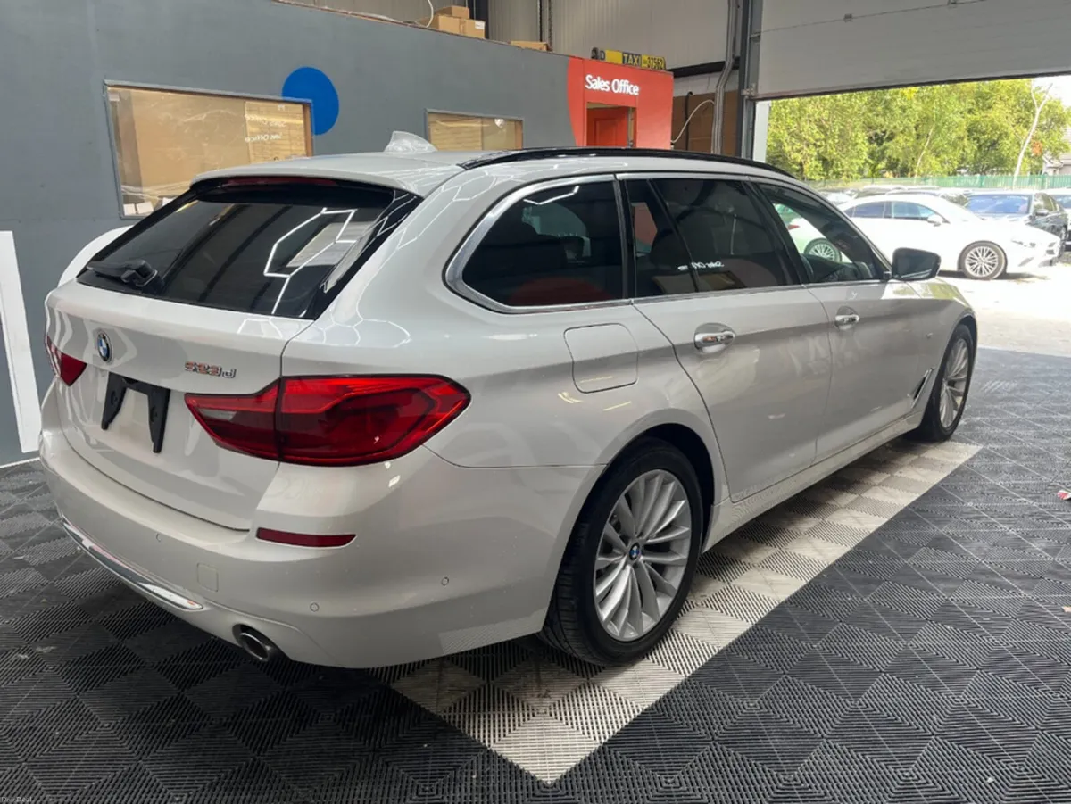 BMW 5-Series 2017 BMW 5 523D TOURING LUXURY AUTOMA - Image 3
