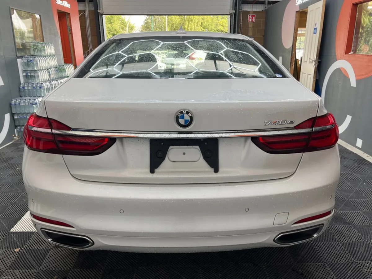 BMW 7-Series 2017 BMW 7 740E IPERFORMANCE EXECUTIV - Image 4