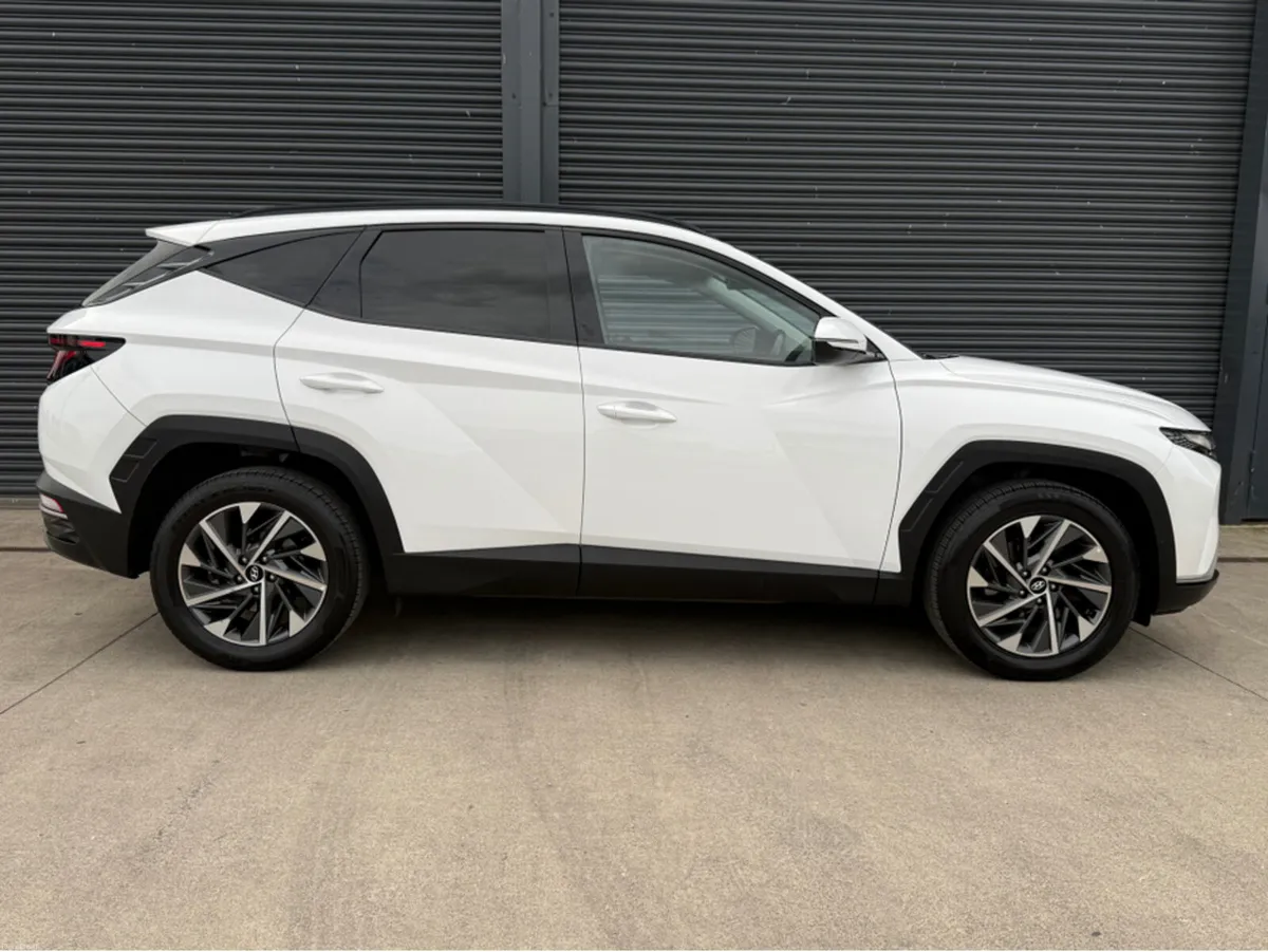 Hyundai Tucson EXECUTIVE 5DR  ** reverse camera + - Image 3