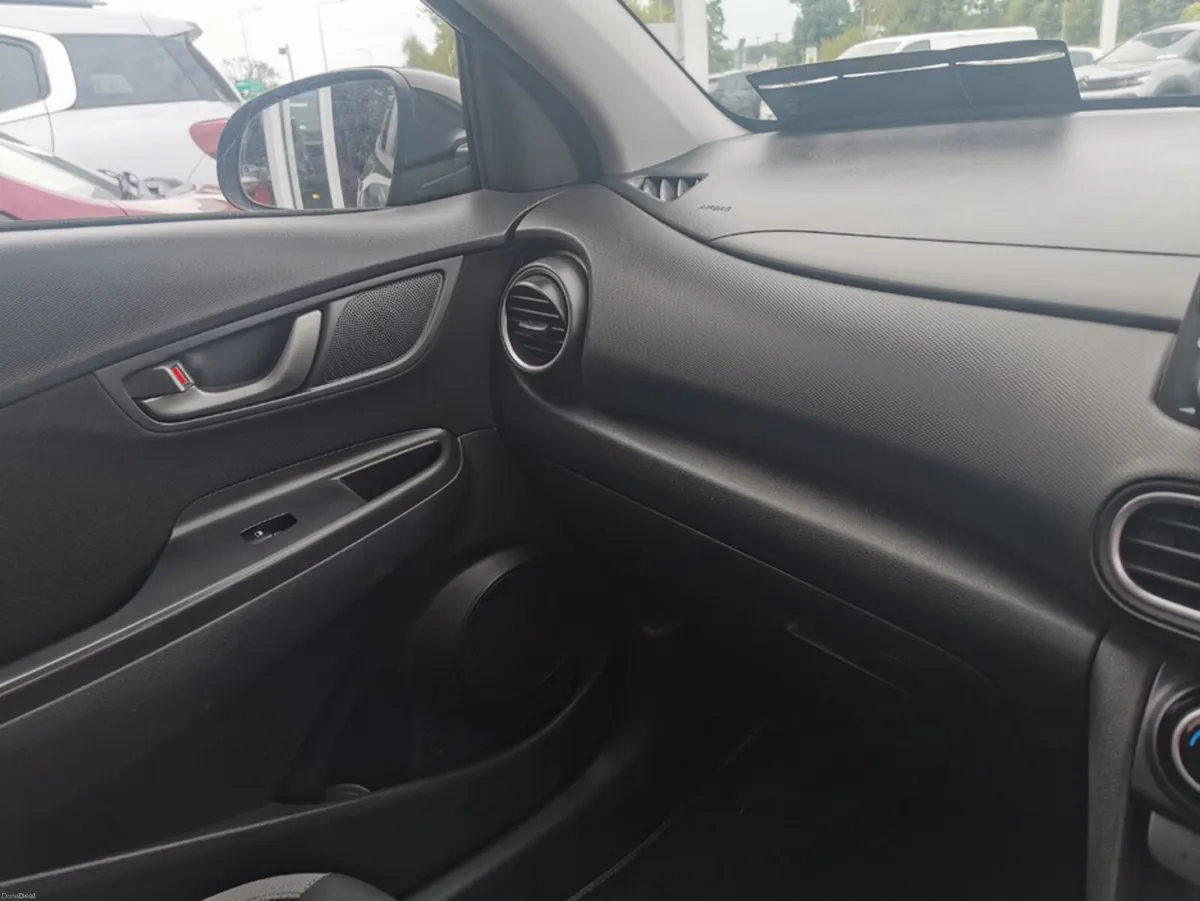 Hyundai KONA KAUAI 2WD EXECUTIVE 5DR - Image 5