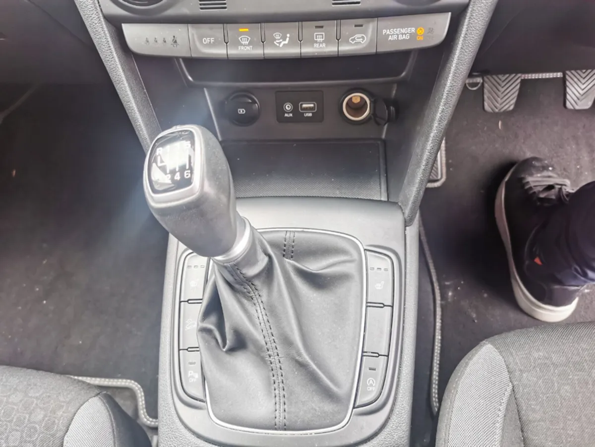 Hyundai KONA KAUAI 2WD EXECUTIVE 5DR - Image 6