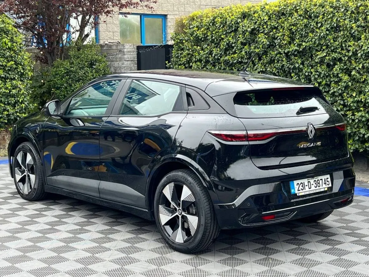 Renault Megane E-Tech EQUILIBRE EV40 ** LOW MILEAG - Image 4