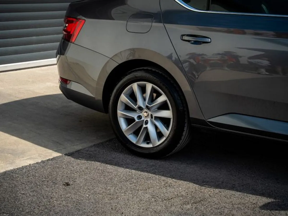 Skoda Superb AMBITION 2.0tdi 150HP DSG 5DR Auto - Image 4