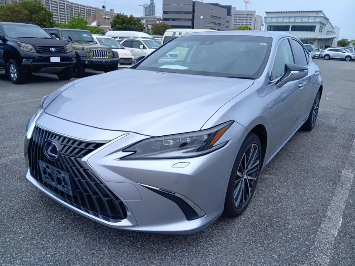 Lexus ES Hybrid Premium * Ultimate Spec * - Image 3