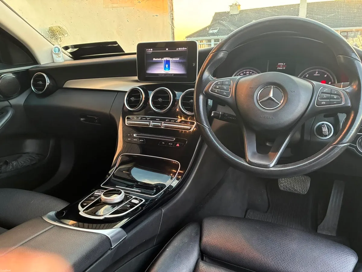2018 C220d Mercedes Benz 2.0 - Image 4