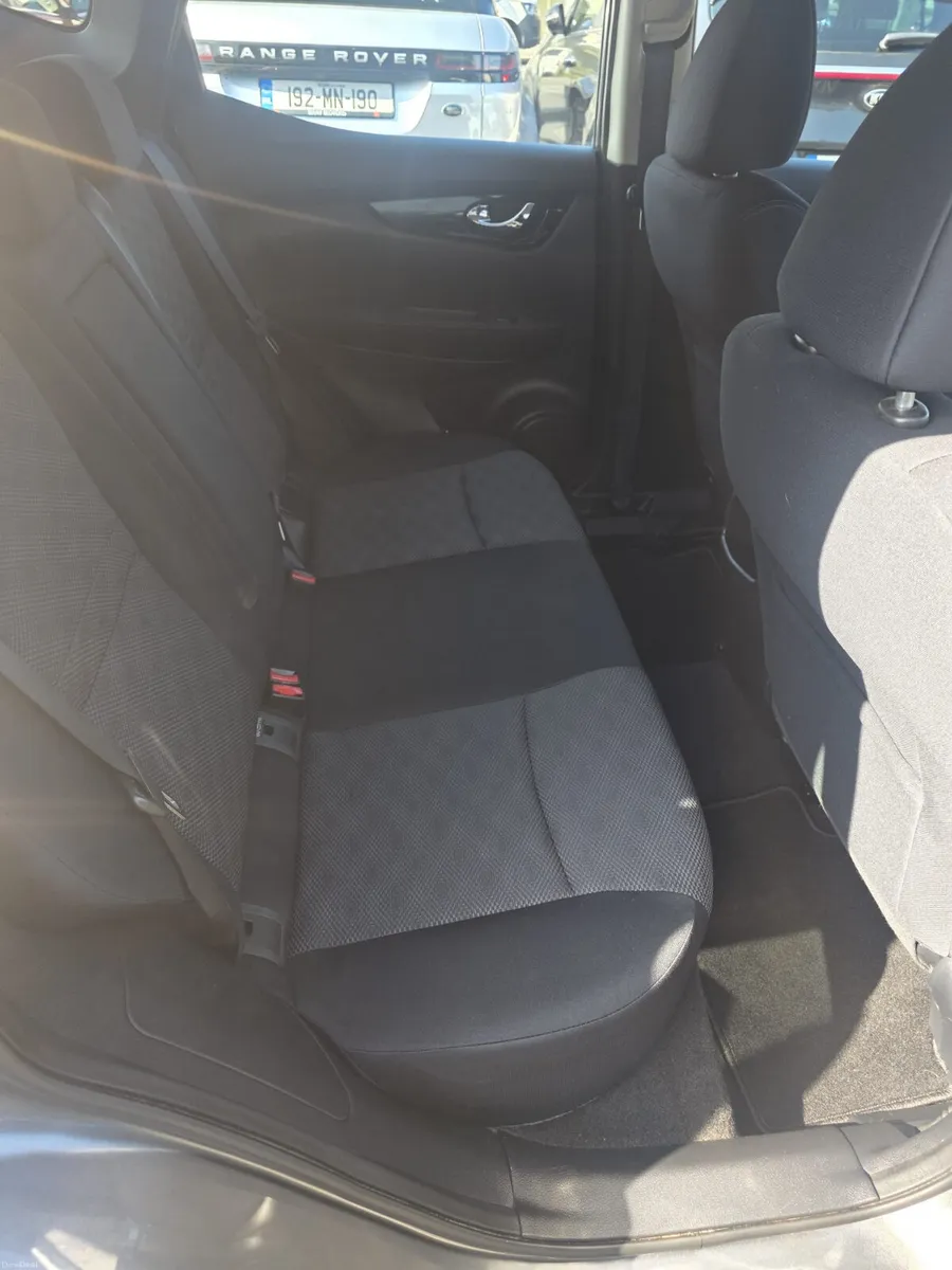2015 NISSAN QASHQAI 1.5d SV VERY LOW KMS - Image 6