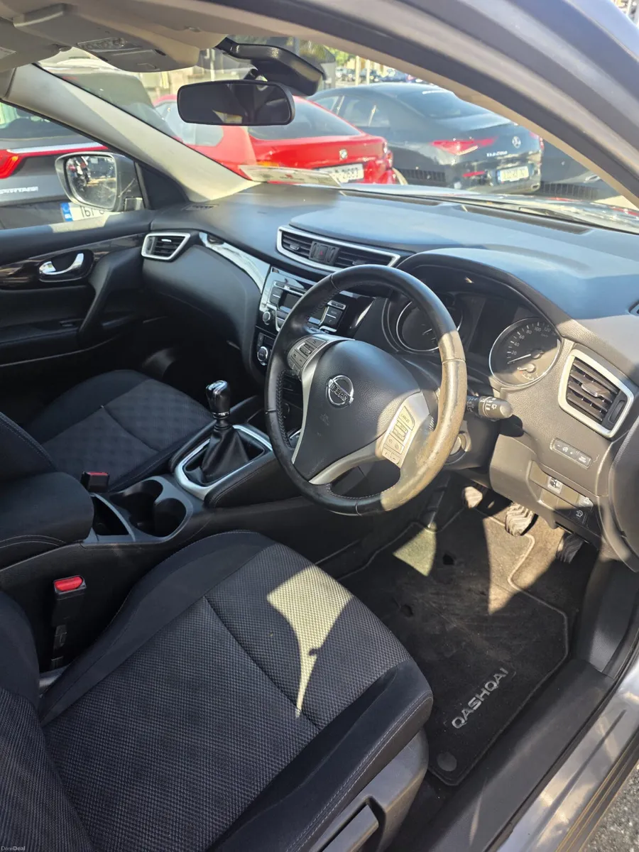 2015 NISSAN QASHQAI 1.5d SV VERY LOW KMS - Image 2