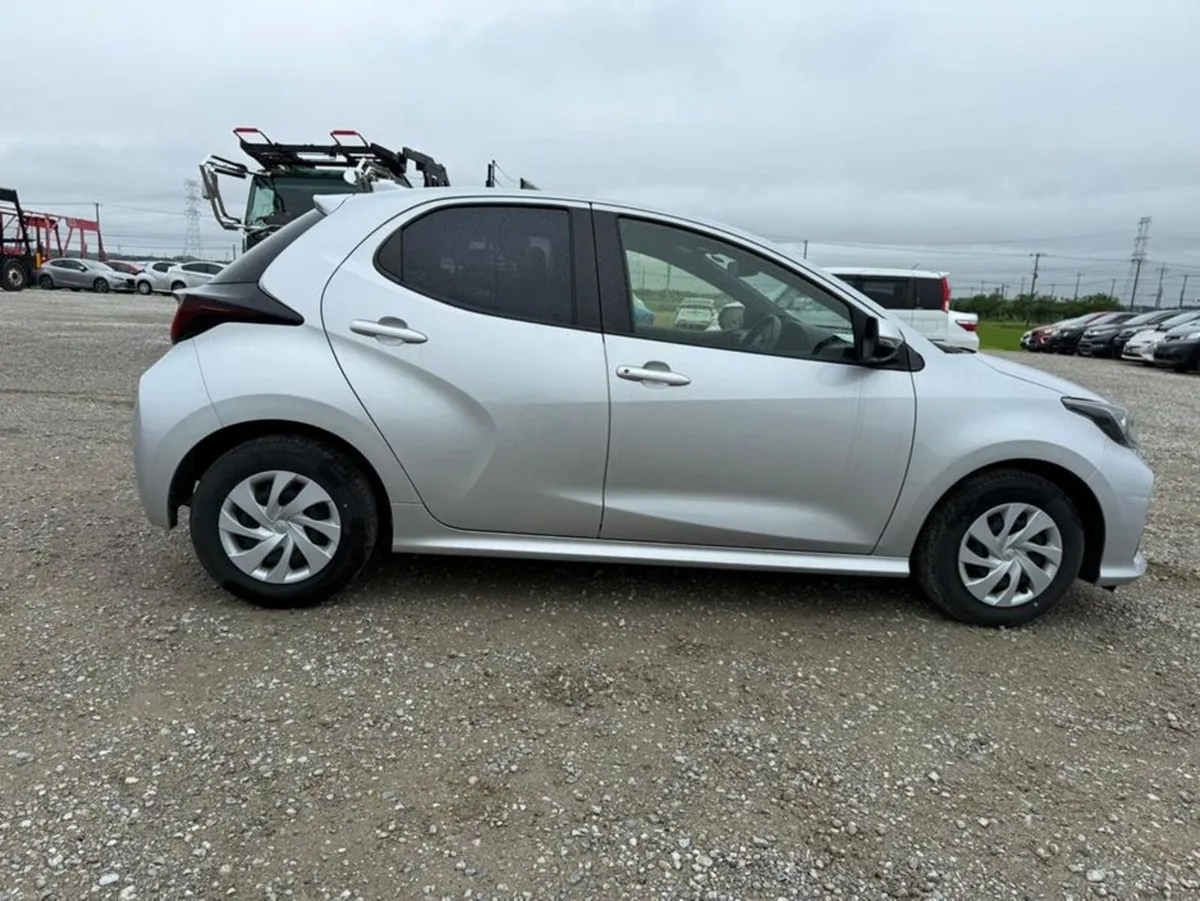 Toyota Yaris X 1.5 Hybrid - Image 2