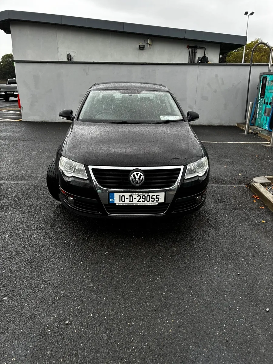 Volkswagen Passat 2010 - Image 1