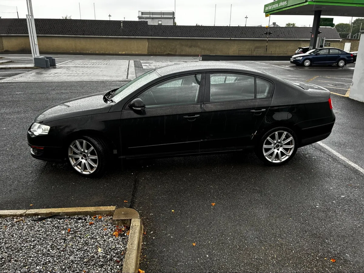 Volkswagen Passat 2010 - Image 4