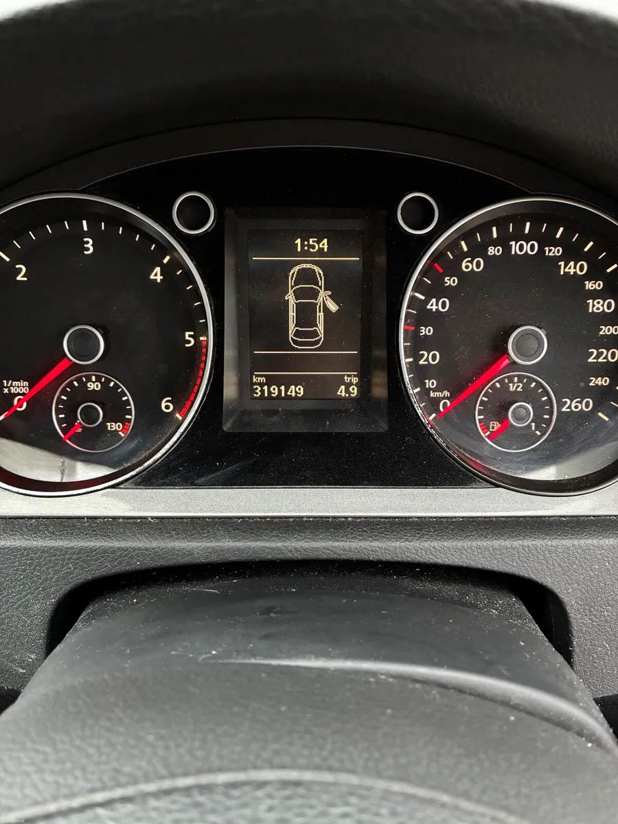 Volkswagen Passat 2010 - Image 5