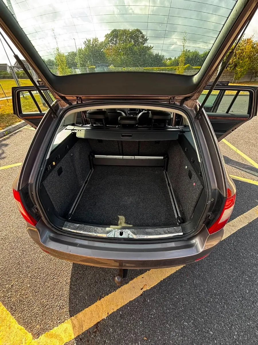 Skoda Superb 2012 - Image 2
