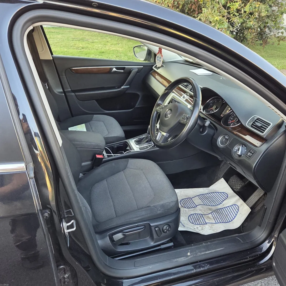 Volkswagen Passat 2013 - Image 2