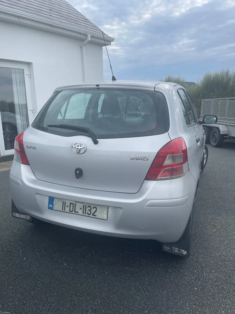 Toyota Yaris 2011 - Image 3