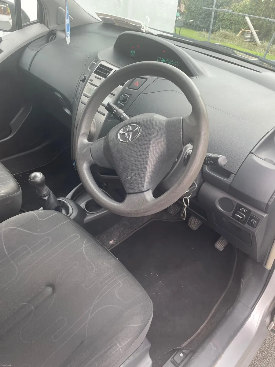 Toyota Yaris 2011 - Image 6