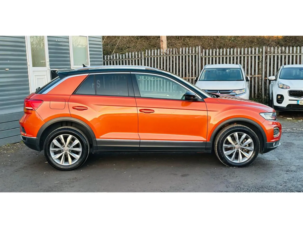 Volkswagen T-Roc 2.0 TDI Style with Design Package - Image 5