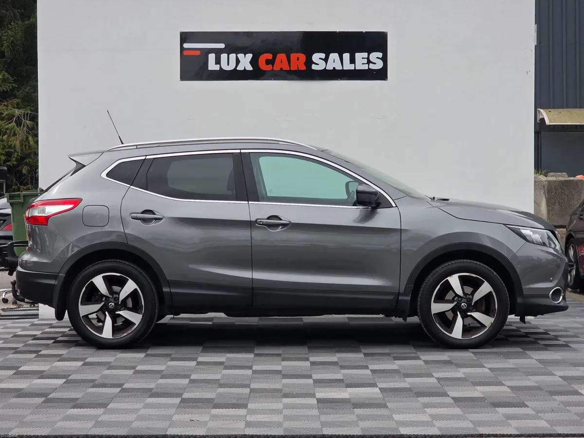 2017 Nissan Qashqai 1.2 PREMIUM // PANORAMIC ROOF - Image 2