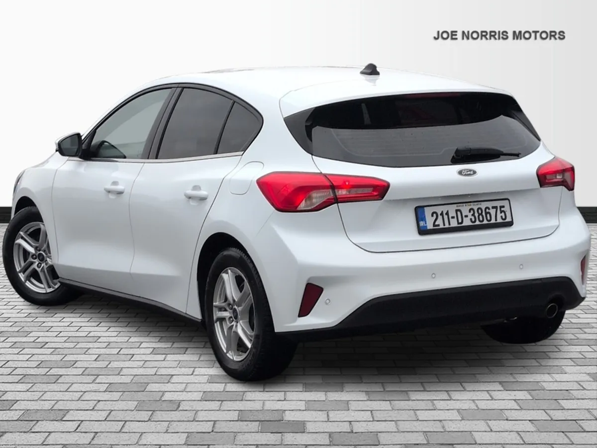 Ford Focus 1.5 TDCI ZETEC 5DR AUTO - Image 3