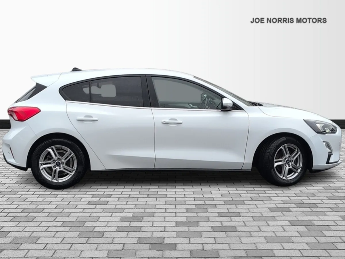 Ford Focus 1.5 TDCI ZETEC 5DR AUTO - Image 4