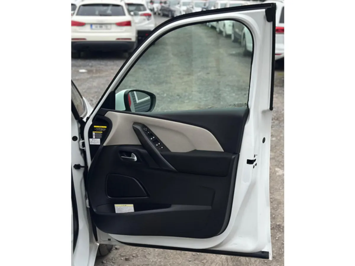 Citroen C4 Picasso Grand Bluehdi 2.0L Diesel Front - Image 5