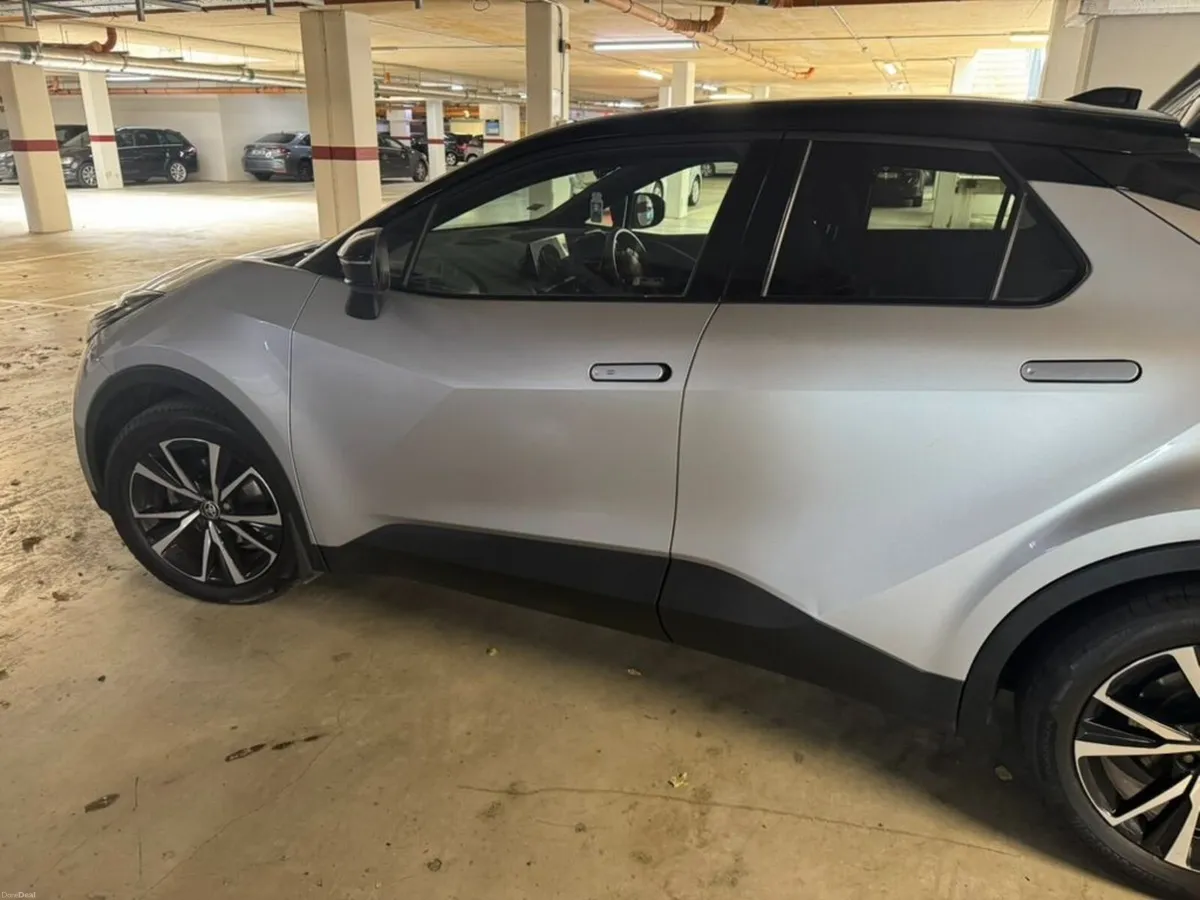Toyota C-HR 2024 - Image 2