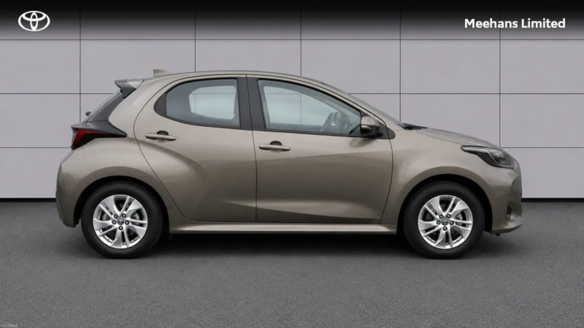Toyota Yaris YARIS 1.5 HYBRID LUNA - Image 3