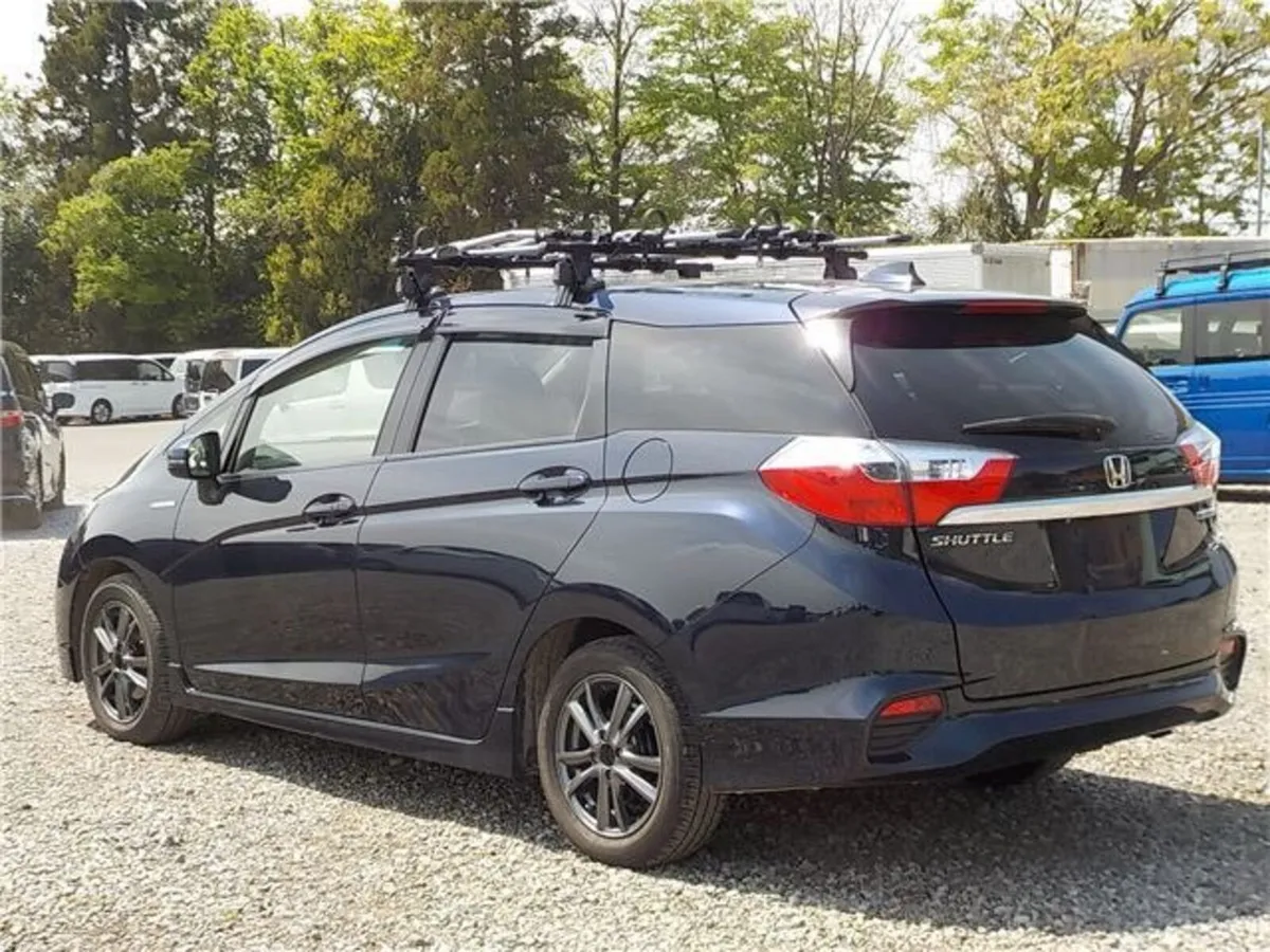 Honda Fit Shuttle Hybrid 2016 - Image 2
