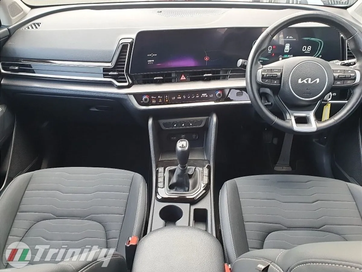 Kia Sportage K3** LUXURY SPEC ** FULL DEALER HISTO - Image 2