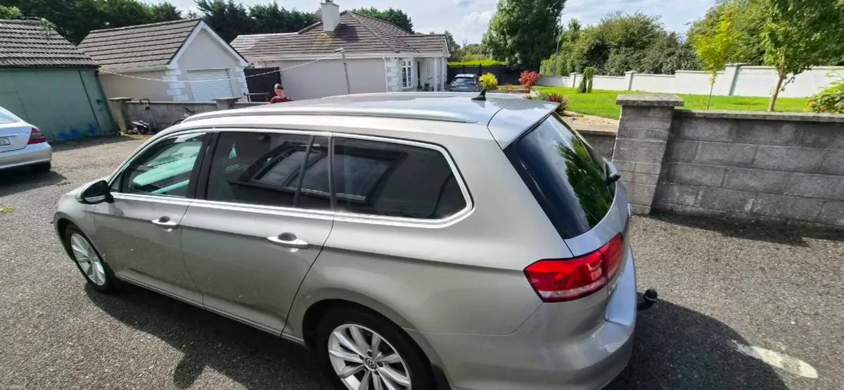 Volkswagen Passat - Image 2