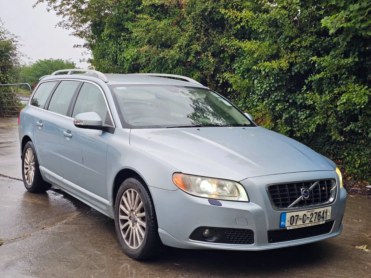 €1333 Volvo V70 2007 automatic.  Nctd €1333 - Image 6