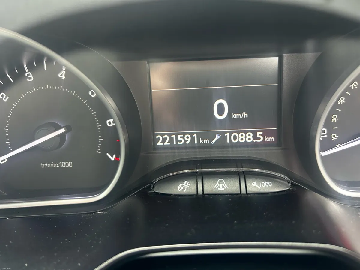 Peugeot 208 - Image 1
