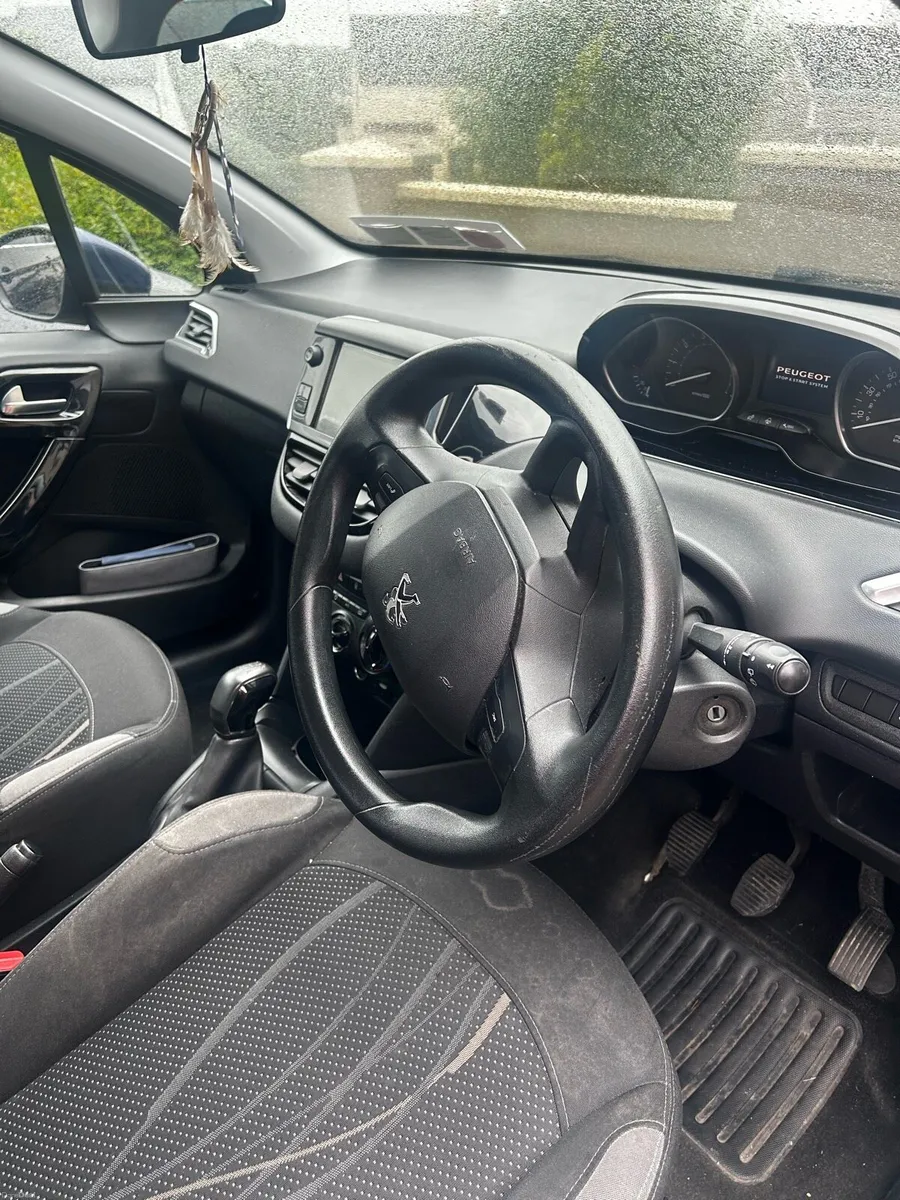 Peugeot 208 - Image 5