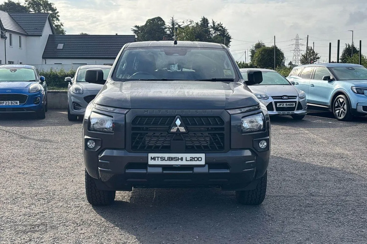Mitsubishi L200 2.4 Bi-Turbo D Titan Double Cab Pi - Image 4