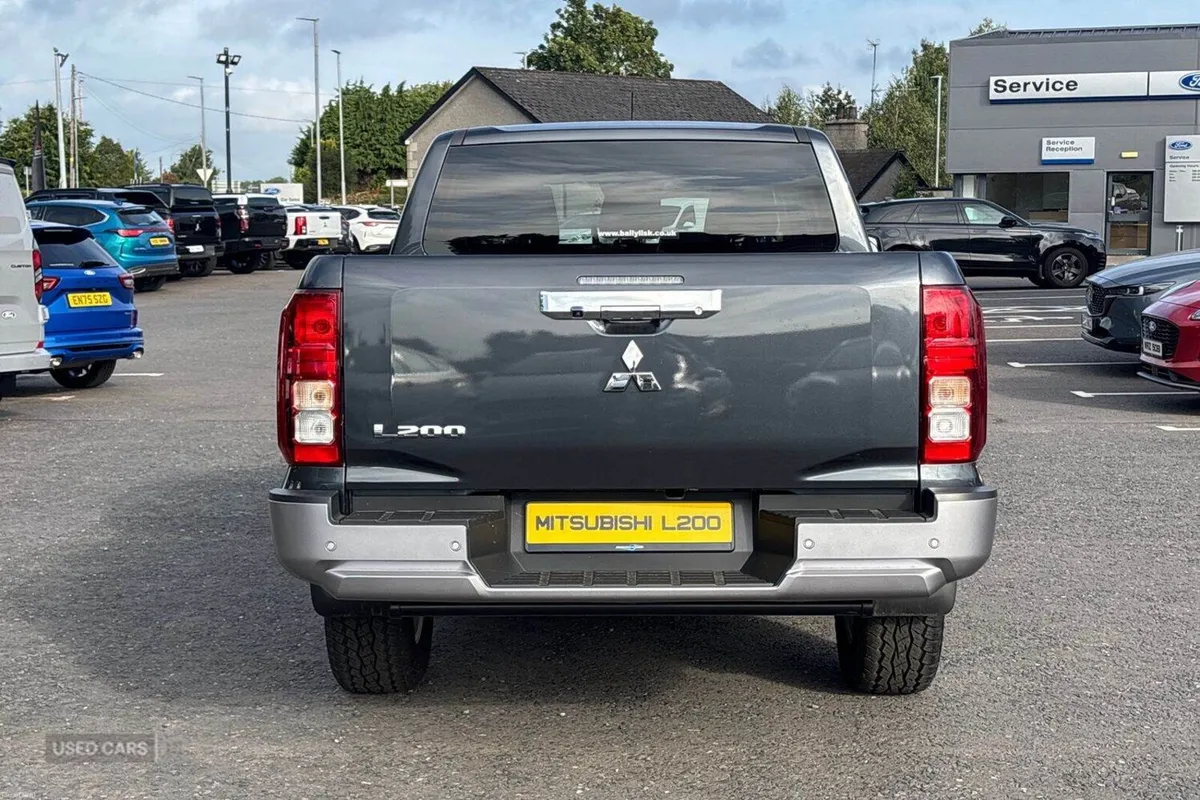 Mitsubishi L200 2.4 Bi-Turbo D Titan Double Cab Pi - Image 5