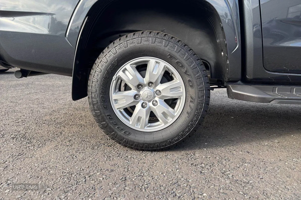 Mitsubishi L200 2.4 Bi-Turbo D Titan Double Cab Pi - Image 6