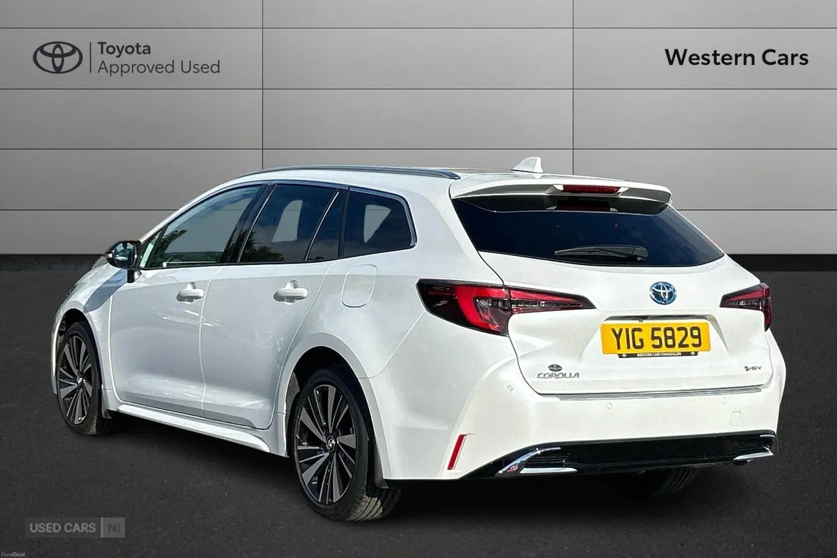 Toyota Corolla 1.8 VVT-h Design Touring Sports CVT - Image 4
