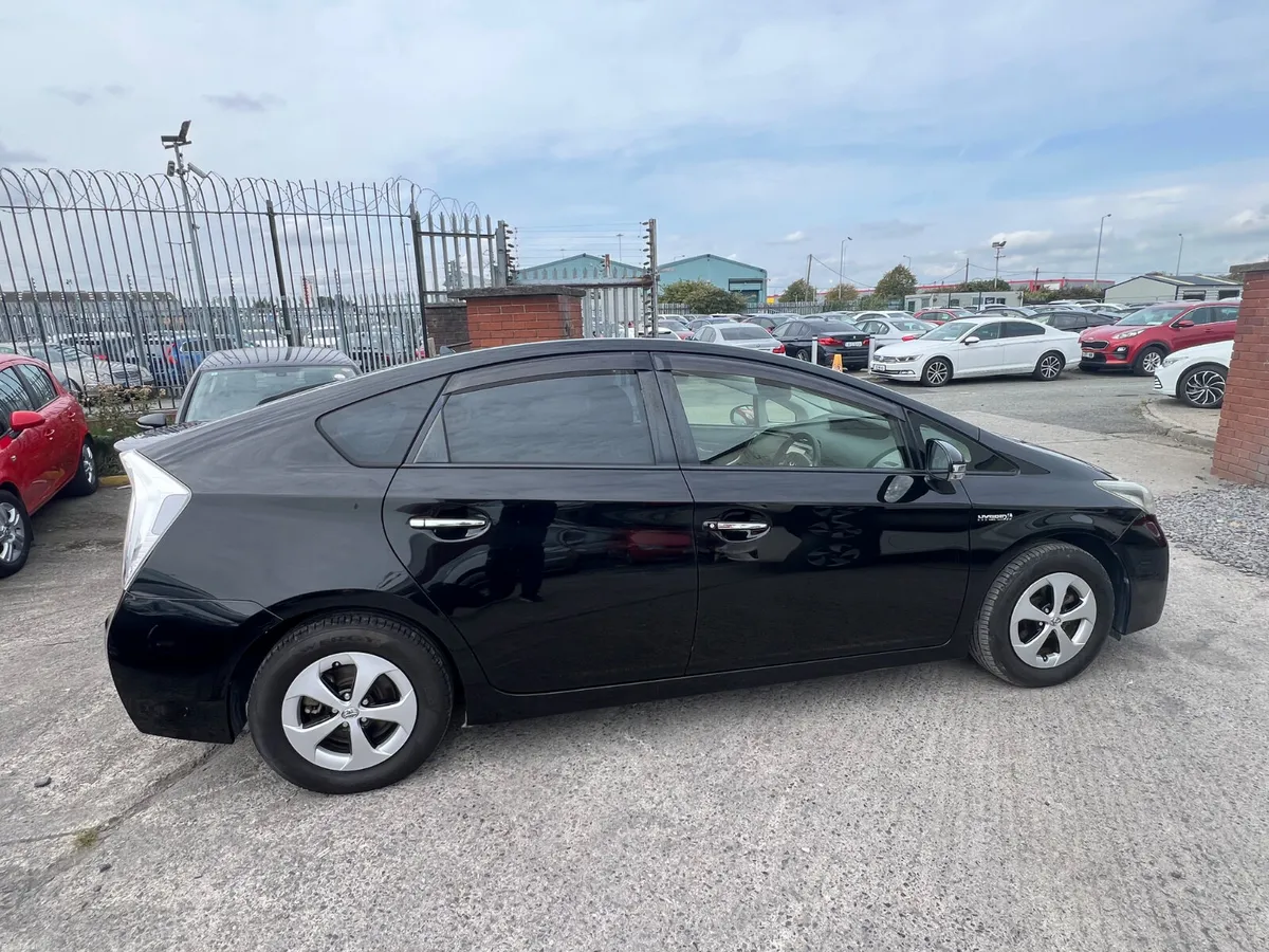 Toyota Prius 2013 Automatic/ New Nct / warranty. - Image 5