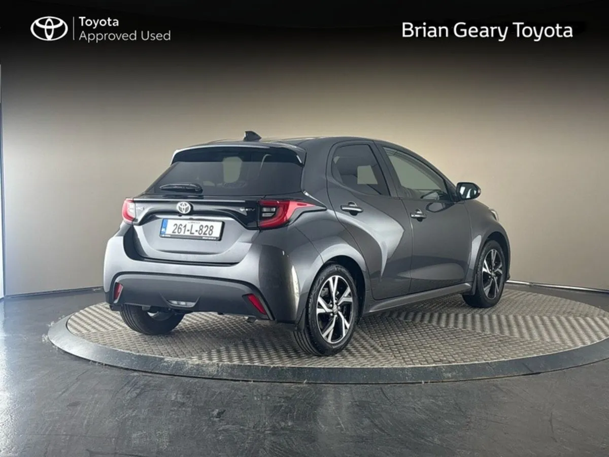 Toyota Yaris HYBRID LUNA SPORT - Image 2