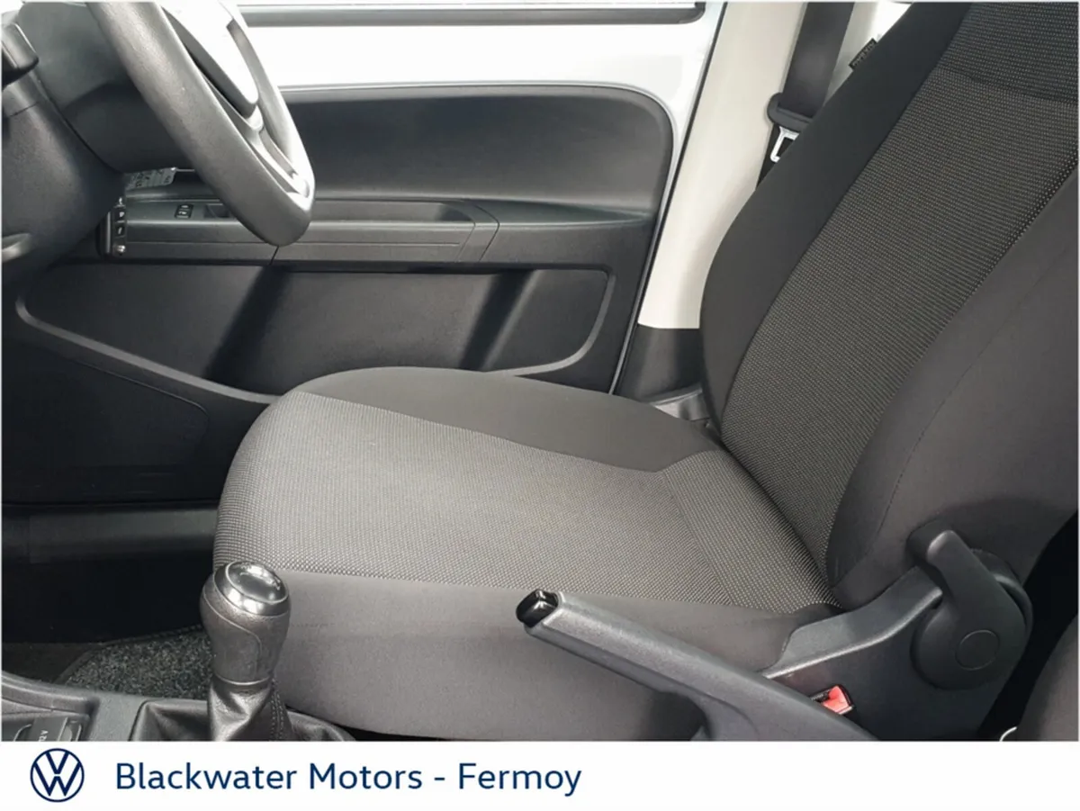 Volkswagen up! 1.0 60BHP TAKE UP WITH NAVIGATION S - Image 4