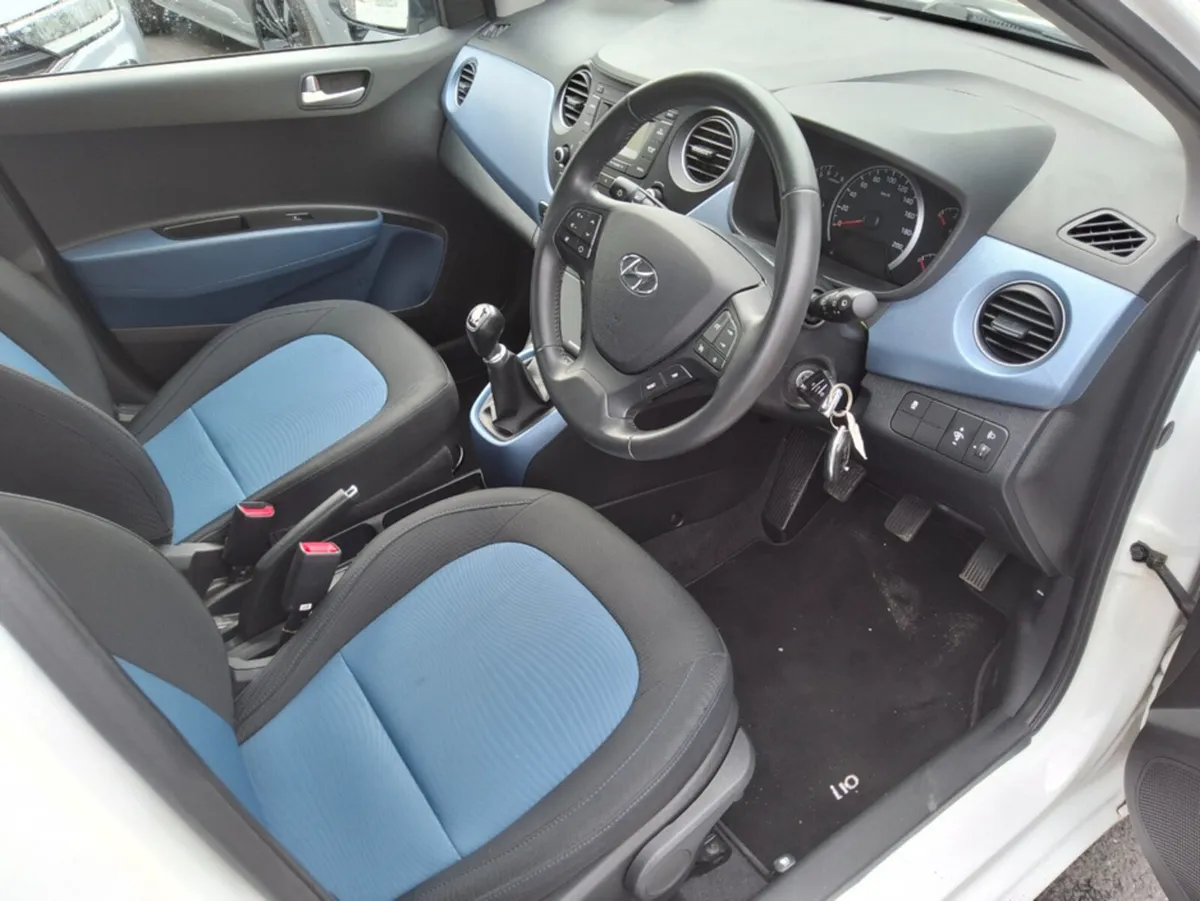 Hyundai i10 DELUXE 1.0 Petrol - Only 14,000 Km - - Image 5