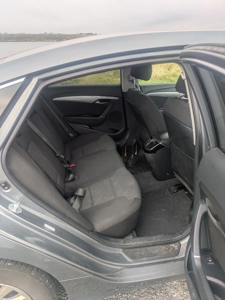 Hyundai i40 2017 Saloon Executive Plus Luxury Trim - Image 2