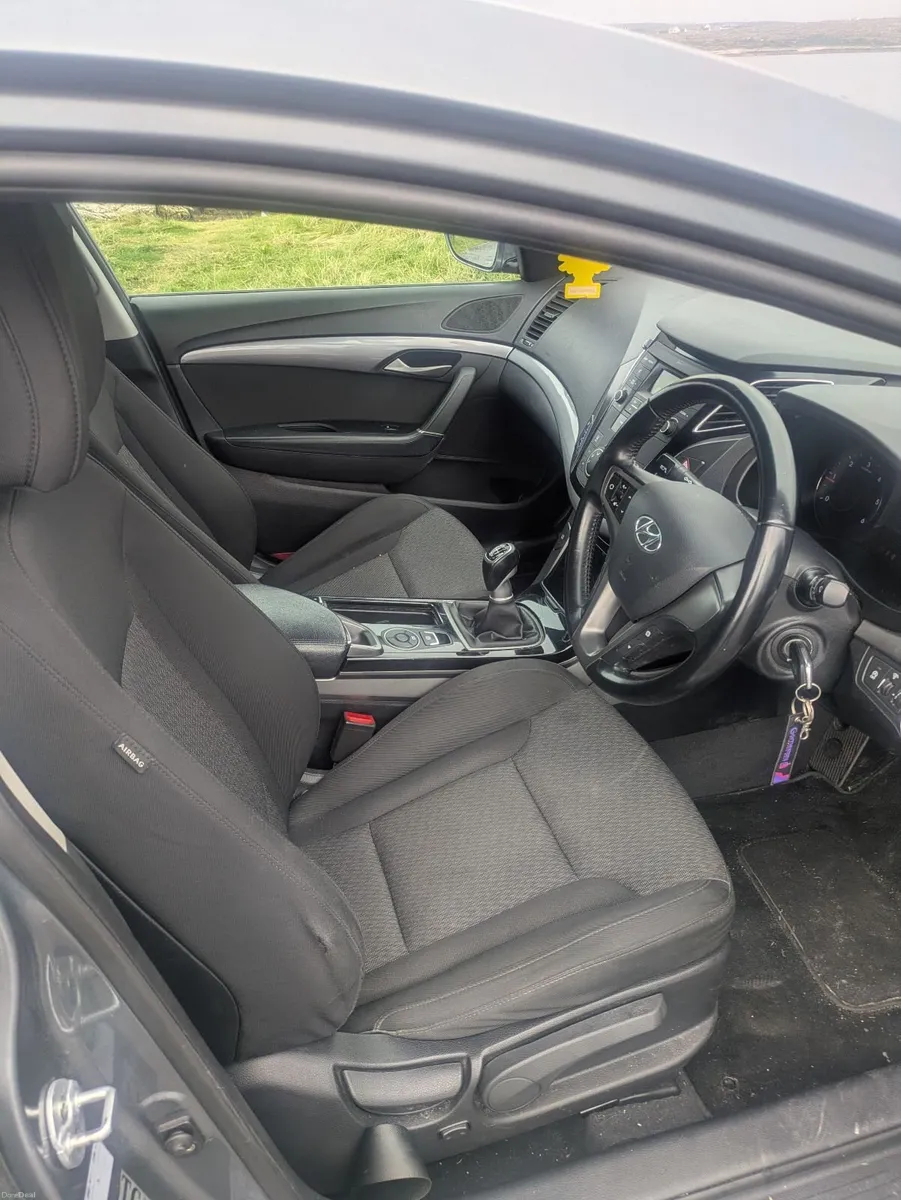 Hyundai i40 2017 Saloon Executive Plus Luxury Trim - Image 4