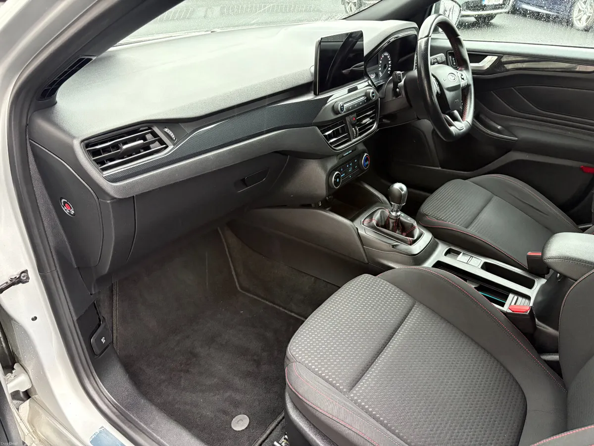 201 Ford Focus ST-Line 1.0 125HP - Image 6